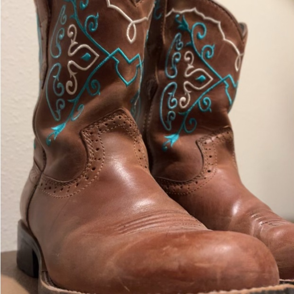 Ariat Brown Cowboy Boots with Blue Embroidery